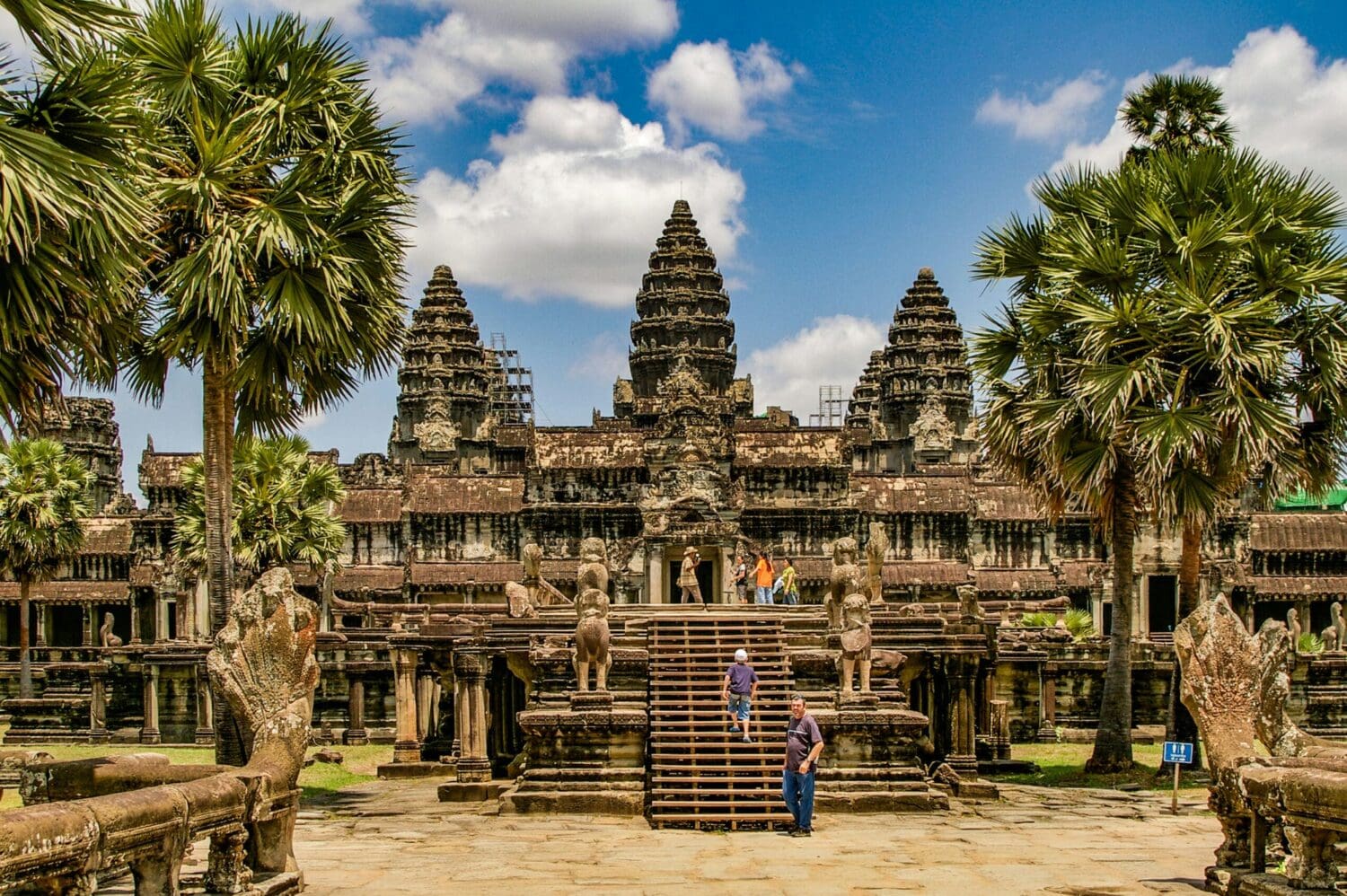 Volunteer-in-Cambodia-Ankor-Wat
