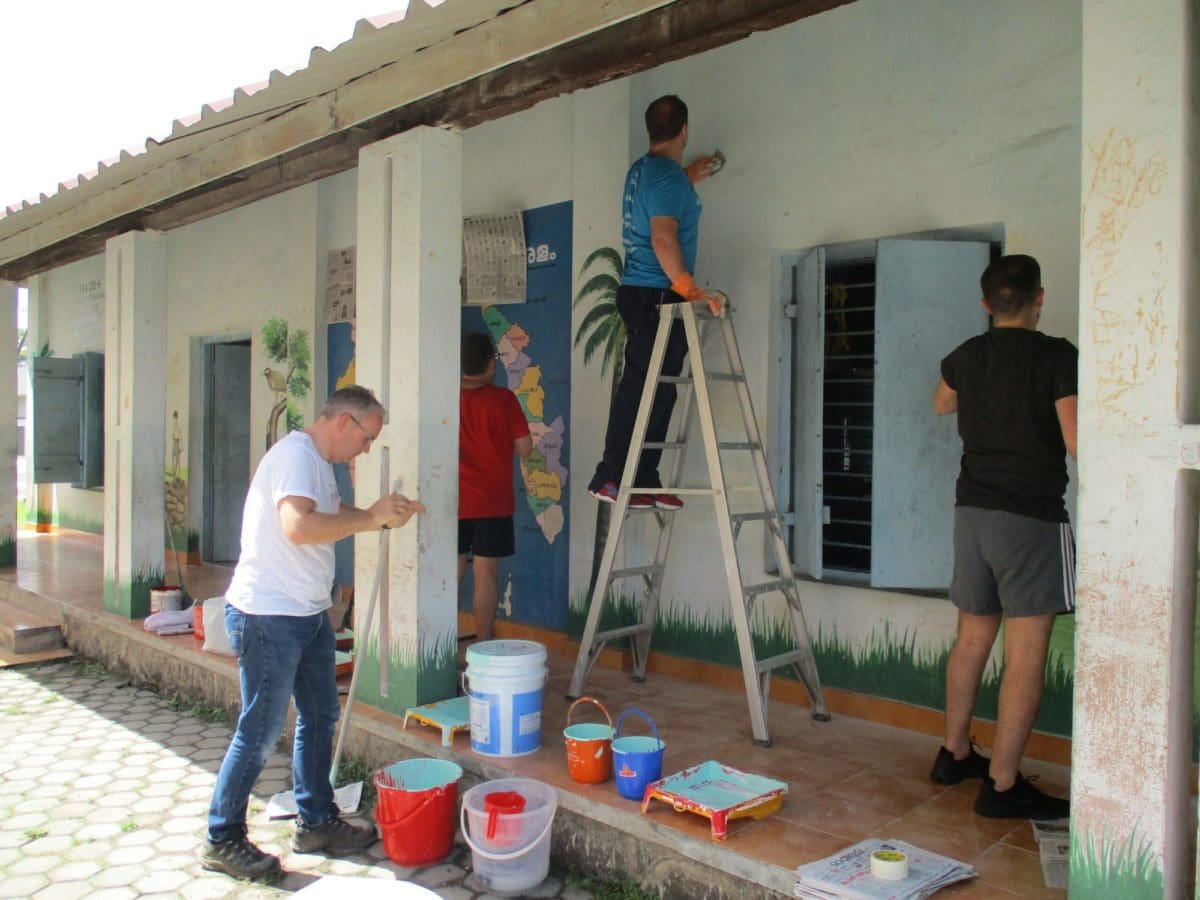 Volunteer Groups renovating schools in India