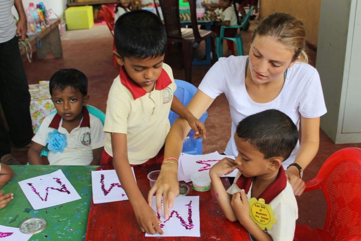 Volunteer-conducting-art-class-with-children-in-Sri-Lanka-